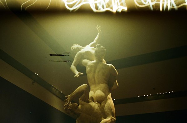 10 façons de styliser votre déco avec un vase fraise