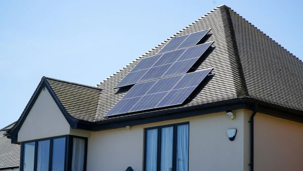 Panneaux solaires photovoltaïques : nos astuces pour un rendement maximisé